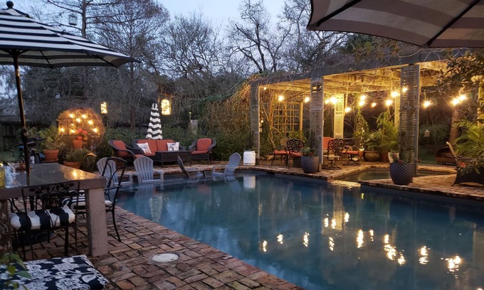 Dickinson House | Beautiful 1400 ft Carriage House - Spacious Open Floor Plan w/Private Terrace