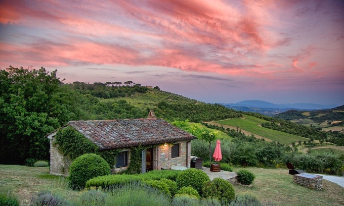 Montelovesco Cottage | Beautiful 16th Century Stone Cottages to Rent