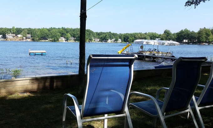 Greenville Cottage | BEAUTIFUL! 18+ guests, 7 acres; All-sports lake, RV sites, pontoon