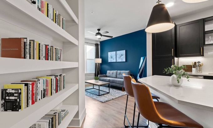 North Hyde Park Apartment | Beautiful 1BD | Vibrant & Central Community | Pool