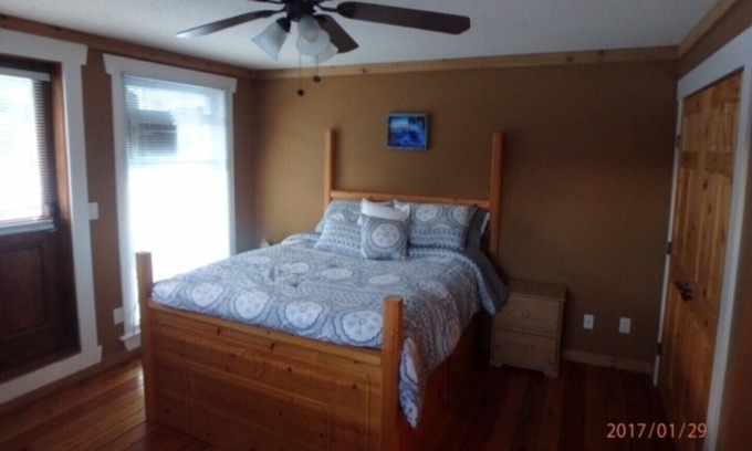 Sorrento House | Beautiful 1bedroom suite 10 minutes away from spectacular Shuswap Lake!
