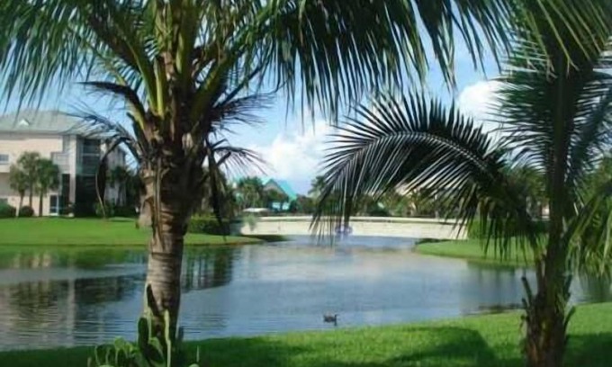 Jupiter Bay Villa | Beautiful 1st floor 2 Bedroom 2 Bath Jupiter Bay Villa. Walk to Carlin Pk Beach