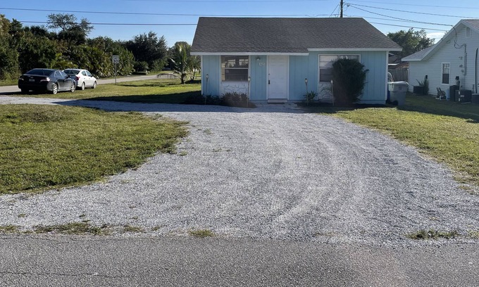 Florida Ridge House | Beautiful 2/1 in a quiet neighborhood