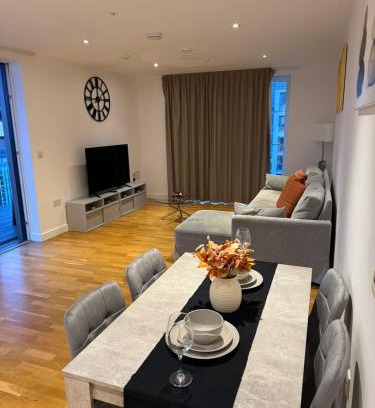 Stratford Apartment | Beautiful 2 BD spacious Apt in Stratford City