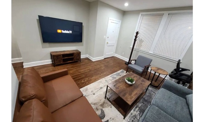 Trinidad Apartment | Beautiful 2 Bed/1 Bath & Sofa Bed Near Union Station