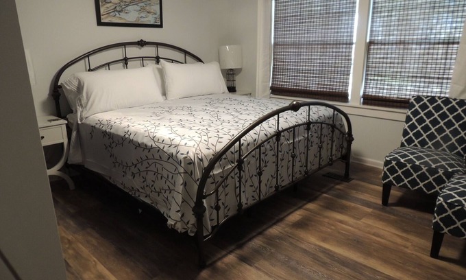 Port Clinton House | Beautiful 2 bed 2 bath recent renovation