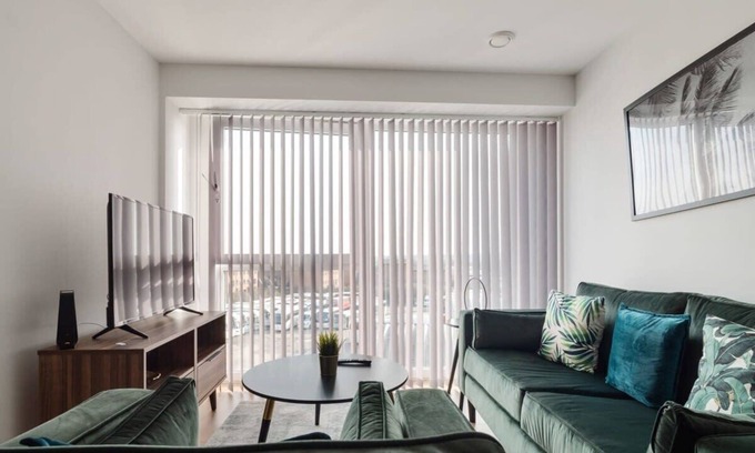 Leeds Apartment | Beautiful 2 Bed Apartment in a Converted Mill