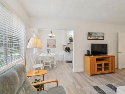 Carpinteria Apartment | Beautiful 2 Bed Beach Getaway #115 condo