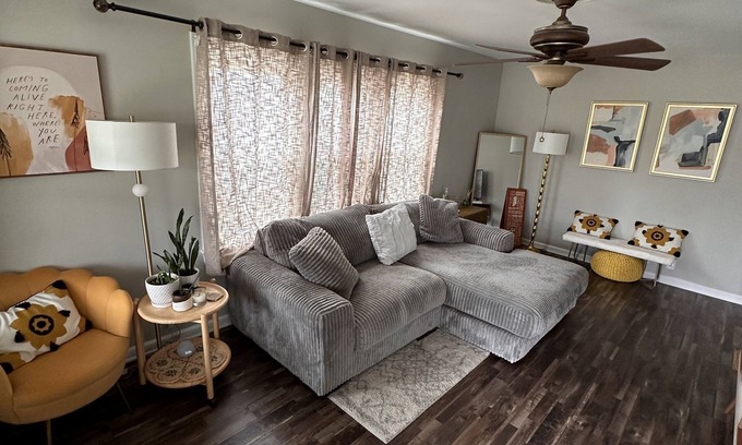 Speedway House | Beautiful 2 Bedroom 3 Bathroom Walking Distance To Indianapolis Motor Speedway