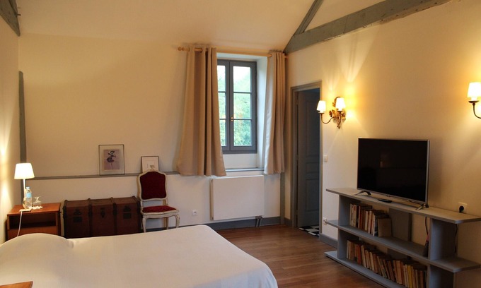 Salbris Bed & Breakfast | Beautiful 2-bedroom, 1-bathroom suite in a Sologne chateau