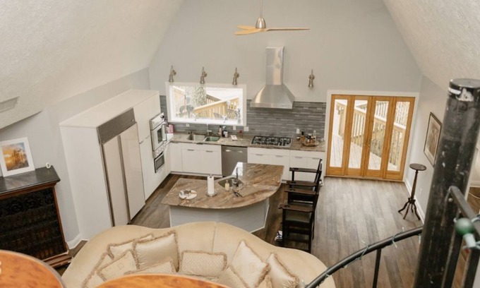 DeRidder House | Beautiful 2 Bedroom 1.5 Bathroom home with stocked fishing ponds.