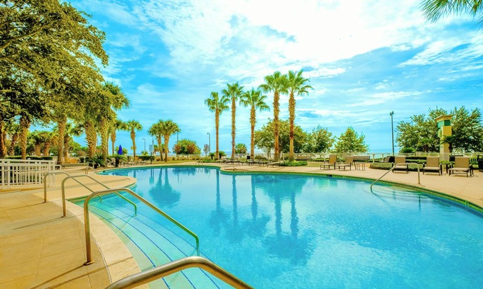 Gulfport Condo | Beautiful 2 Bedroom /2 Bathroom Condo w/Bonus Overlooking the Gulf LT2-403