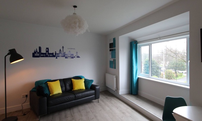 Liverpool Apartment | Beautiful 2 bedroom apartment in a great location at Childwall Fiveways (Flat 2)