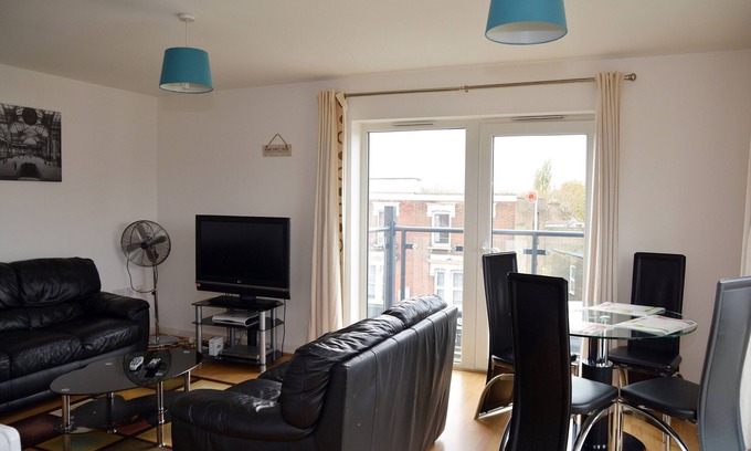 Leytonstone Apartment | BEAUTIFUL 2 BEDROOM APARTMENT,SLEEPS 6
