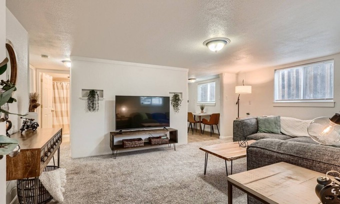 Lakewood Apartment | Beautiful 2 bedroom basement apartment in Lakewood