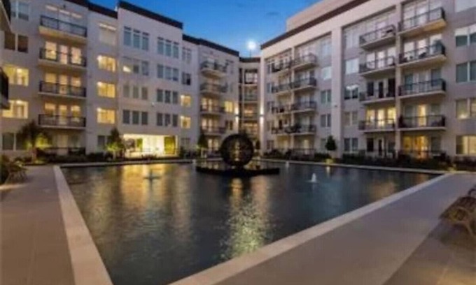 The Galleria Apartment | Beautiful 2 bedroom Condo near Galleria Mall