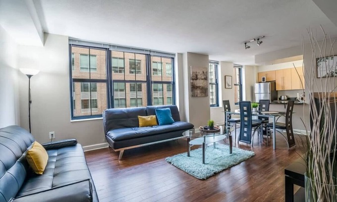 Harbor East Apartment | Beautiful 2 Bedroom Fully Furnished Apartment on Harborfront