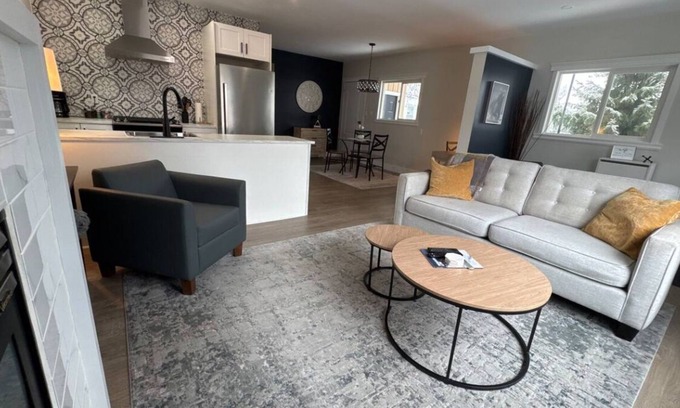 Fruitvale House | Beautiful 2 bedroom guest house in Fruitvale