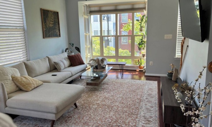 Inner Harbor House | Beautiful 2-bedroom townhome in innerharbor Baltimore with parking.