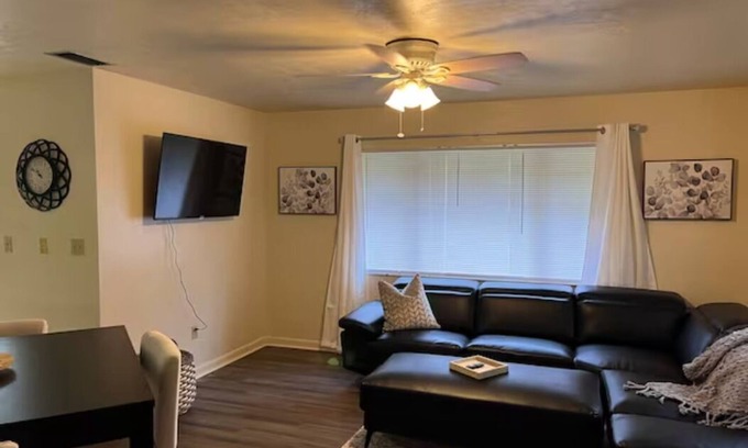 Gainesville House | Beautiful 2 bedroom unit across from UF stadiumn