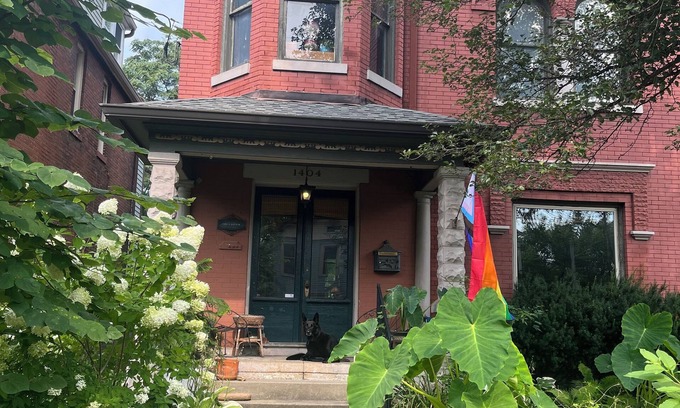 Old Louisville Apartment | Beautiful 2-bedroom apartment in historic Old Louisville with fast WiFi