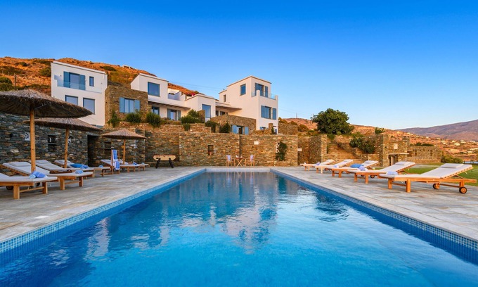 Gavrio Villa | Beautiful 2 Bedroom Villa "on the beach" - Access to a large swimming pool
