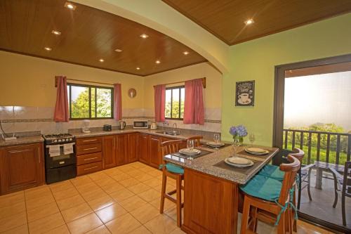 Bijagua Villa | Beautiful 2 Bedroom Villa with Private Nature Reserve - Friendship House