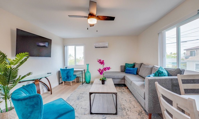 North Park Condo | Beautiful 2 BR Home w/Garage Parking On Premises