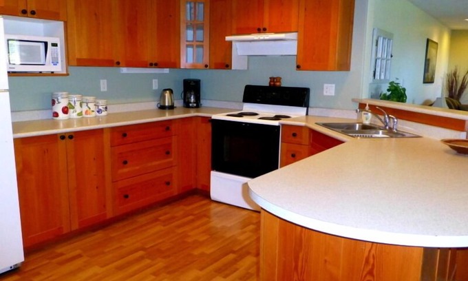 Saanichton Apartment | Beautiful 2 BR Suite Between Victoria and Sidney