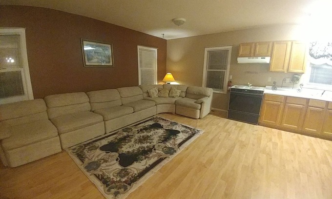 Mount Clemens Apartment | Beautiful, 2 brm/2nd floor loft. Spacious, trendy and fully furnished.