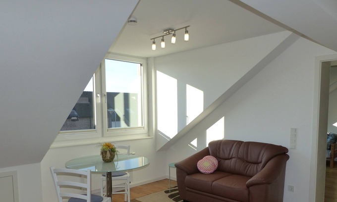 Wersten Apartment | Beautiful 2-room attic apartment centrally on the park with a lake.