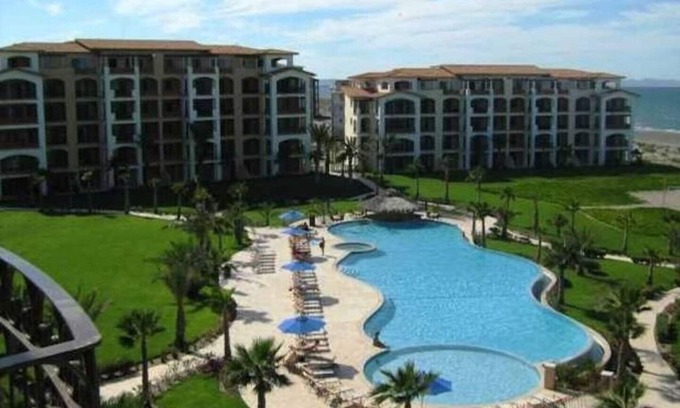 La Paz Condo | Beautiful 2400 sq foot Condo on beach pickleball community top floor golf course