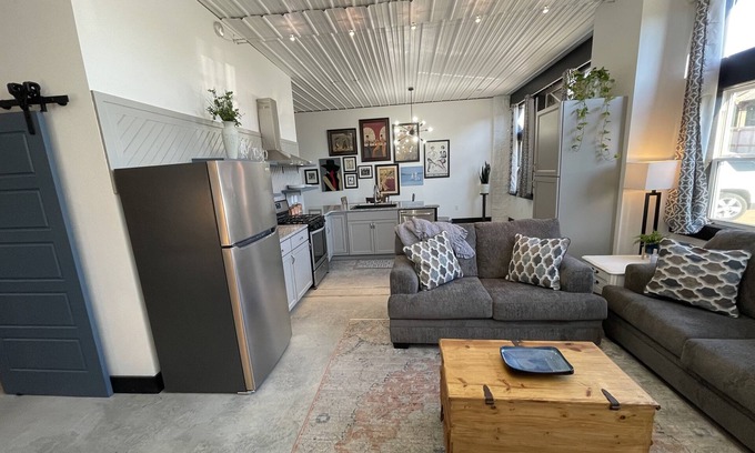 Mountain Home Apartment | Beautiful 2b/2bth near downtown and the park.