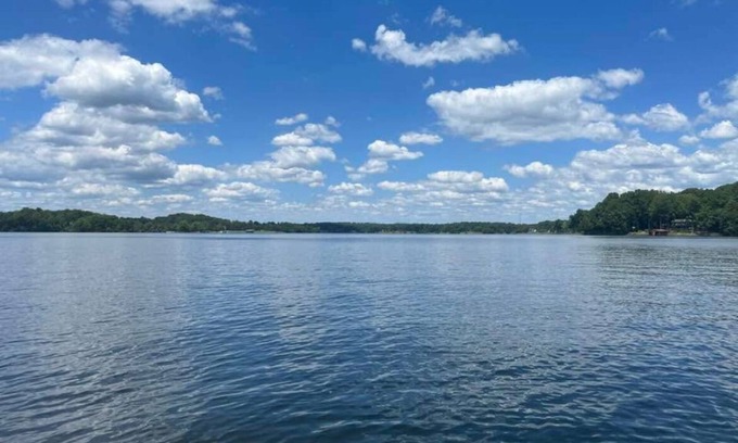 Mineral House | Beautiful 2bd, 2 ba Oasis -WiFi, AC, lake access with private boat slip & launch