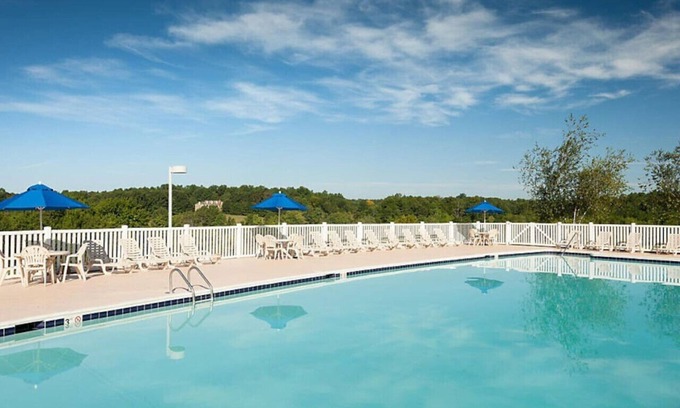 Gordonsville Apartment | Beautiful 2BD condo in an equestrian themed resort with tons of activities for the family