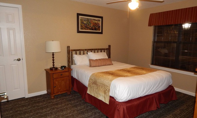South Lee Villa | Beautiful 2BD Villa in Berkshires Resort