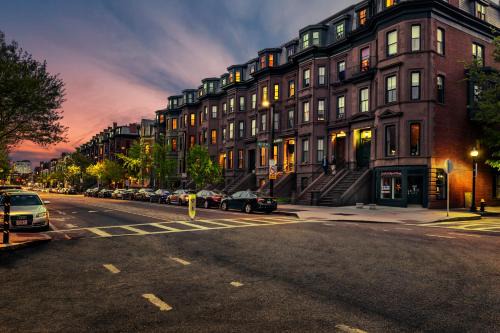 Columbus Apartment | Beautiful 2Bedroom in the South End Boston - Ground Level Unit