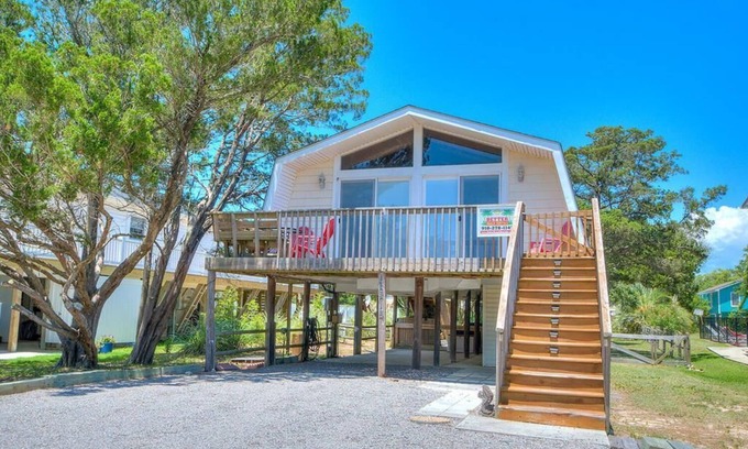 Long Beach House | Beautiful 2BR 1.5BA House, Walk to the Beach, Dog Friendly, Sleeps 6
