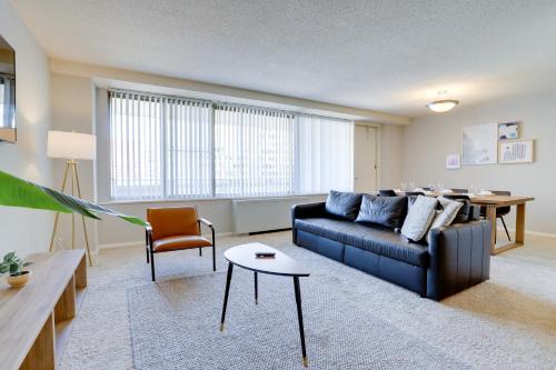 Crystal City Apartment | Beautiful 2BR Apartment at Crystal City With Gym