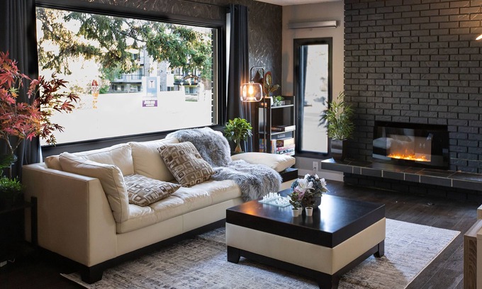 Haysboro House | Beautiful 2BR perfect location/1 min walk to LRT