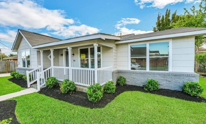 Shady Acres House | Beautiful 3/1 Home in Desirable Houston Heights