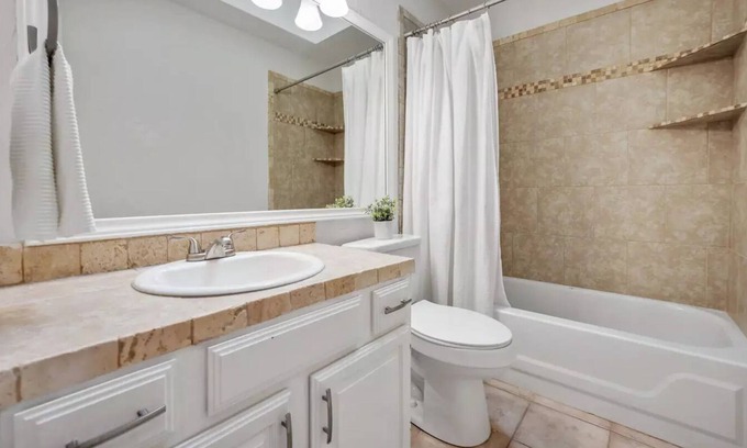 Grapevine House | Beautiful 3 Bed 2 Bath in Grapevine