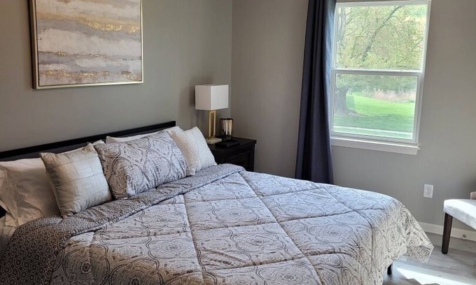 Lee's Summit House | Beautiful 3 Bed, 2 Bath, Sleeps 6, Full Kitchen. garage. Close to World cup!