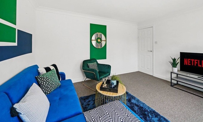 Peterborough House | Beautiful 3 Bed House in Peterborough with Parking