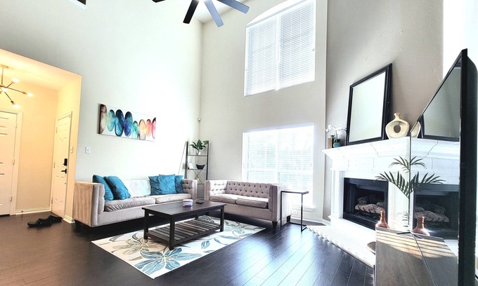 Lewisville House | Beautiful 3 bed Townhome in Lewisville with Access to DFW Airport and Frisco