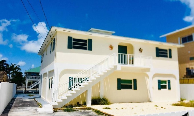 Summerland Key House | Beautiful 3 bed 2 bath deep water canal front home