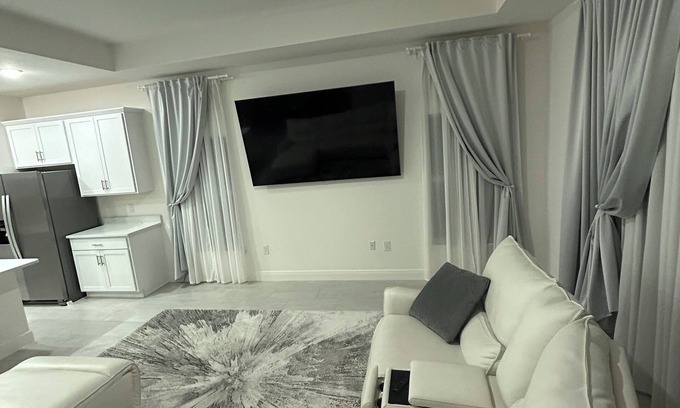Port Charlotte House | Beautiful 3-bedroom house in serene Port Charlotte with AC, WiFi