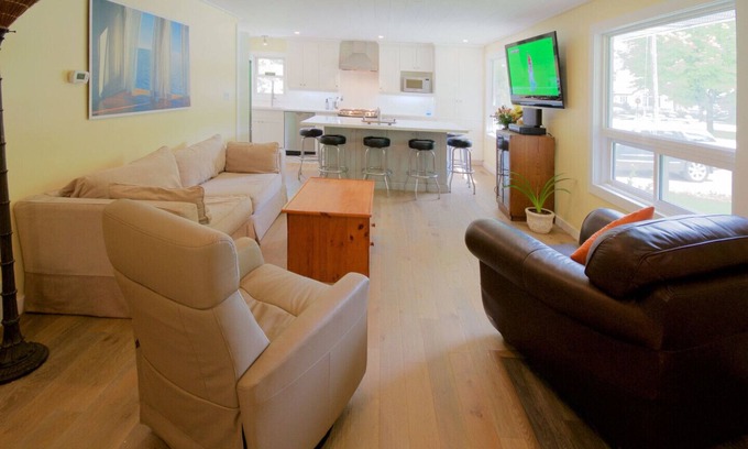 Bayfield House | Beautiful 3 Bedroom 2 Bath Renovated Cottage in the heart of Historic Bayfield Village