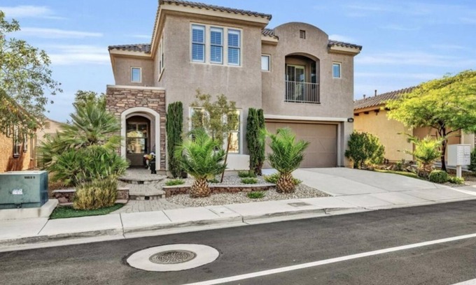 Calico Ridge House | Beautiful 3 bedroom 2.5 bath home in guard gated golf course community.