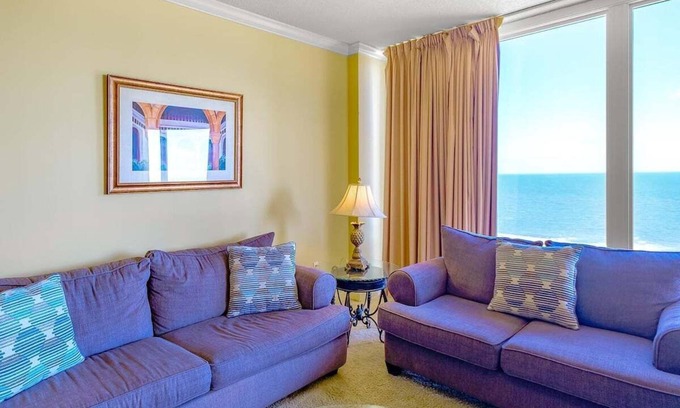 Gulfport Condo | Beautiful 3 Bedroom/3 Bathroom Condo Overlooking